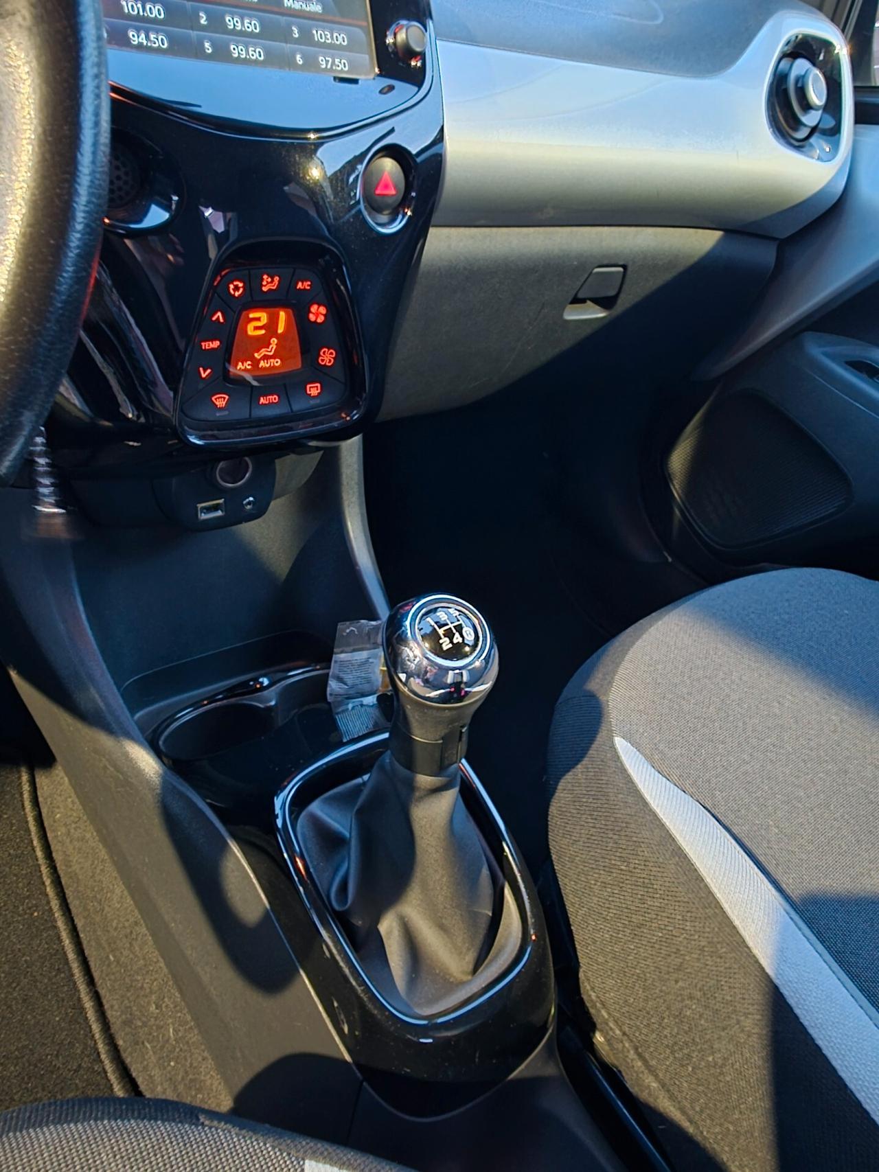 Toyota Aygo 1.0 VVT-i 69 CV 5 porte x-play