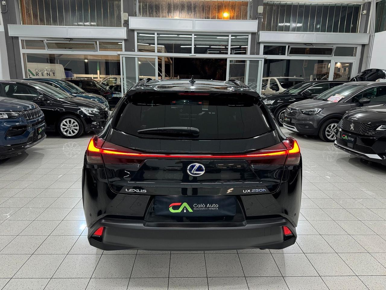 Lexus UX Hybrid Midnight STRAFUL PARI NUOVO!!!!