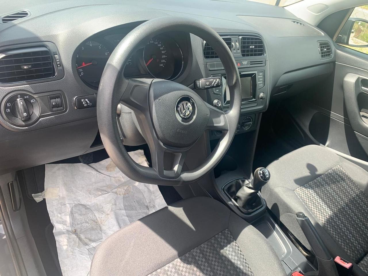 Volkswagen Polo 1.0 MPI 5P Trendline - 2014