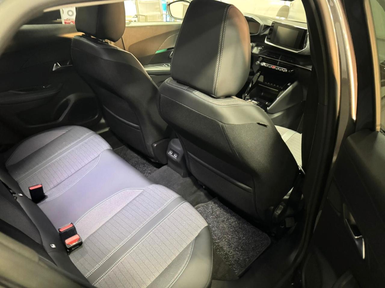 Peugeot 2008 BlueHDi 130 S&S EAT8 GT Pack Veglia l'i-cockpit 3D