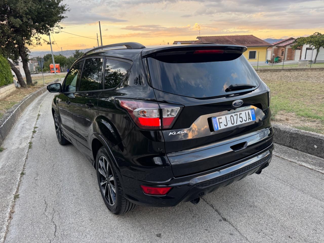 Ford Kuga 1.5 TDCI 120 CV S&S 2WD ST-Line