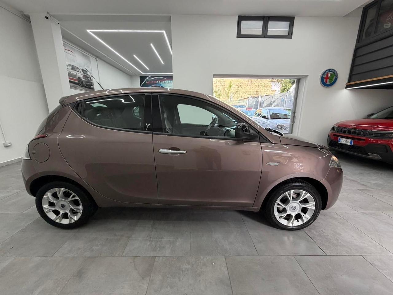 Lancia Ypsilon 1.2 69 CV 5 porte Gold 2016