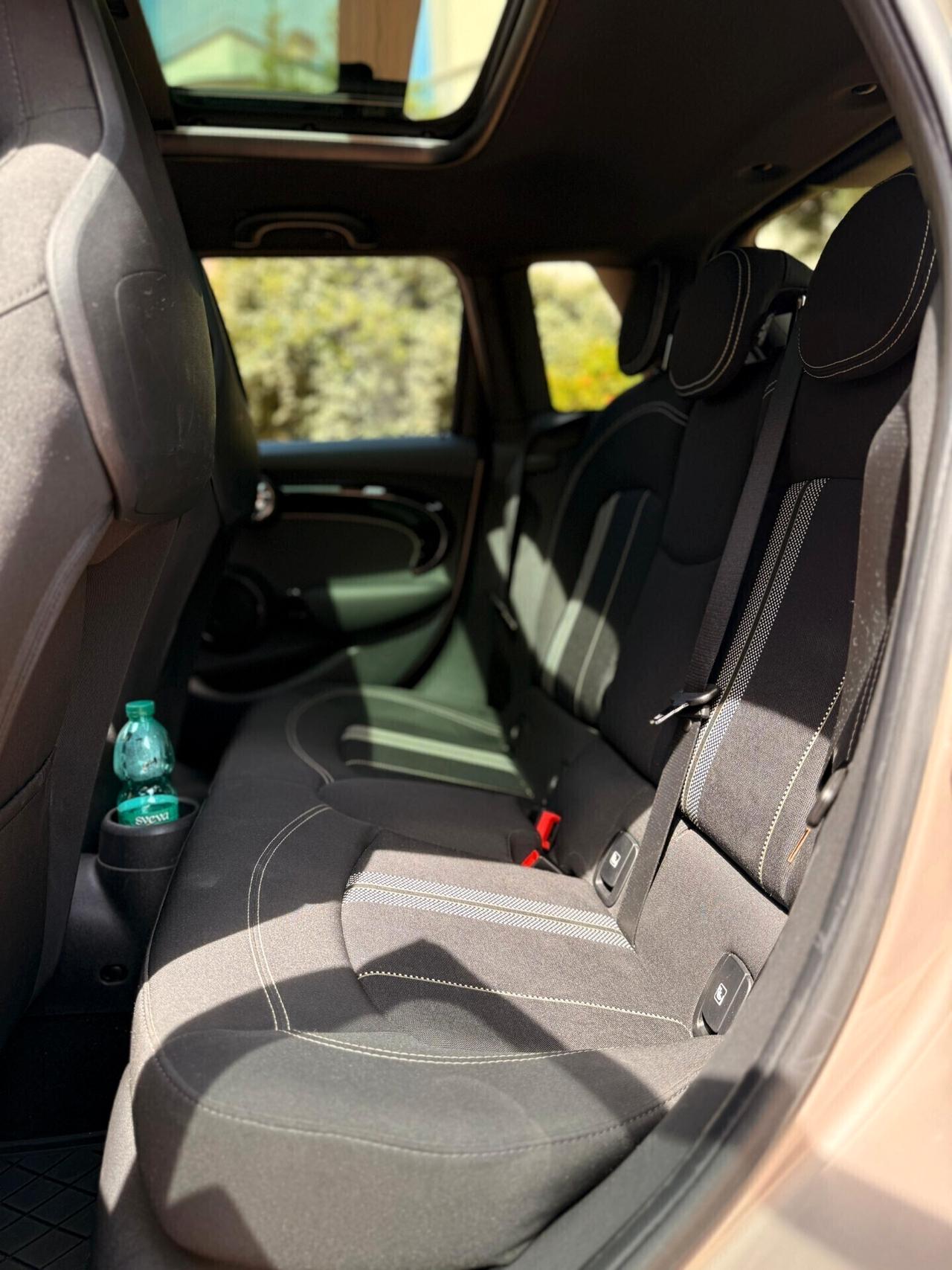 Mini Mini 2.0 John Cooper Works interno ed esterno