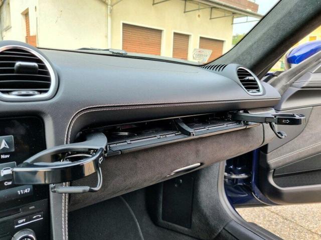 PORSCHE 718 Cayman GT4 PDK