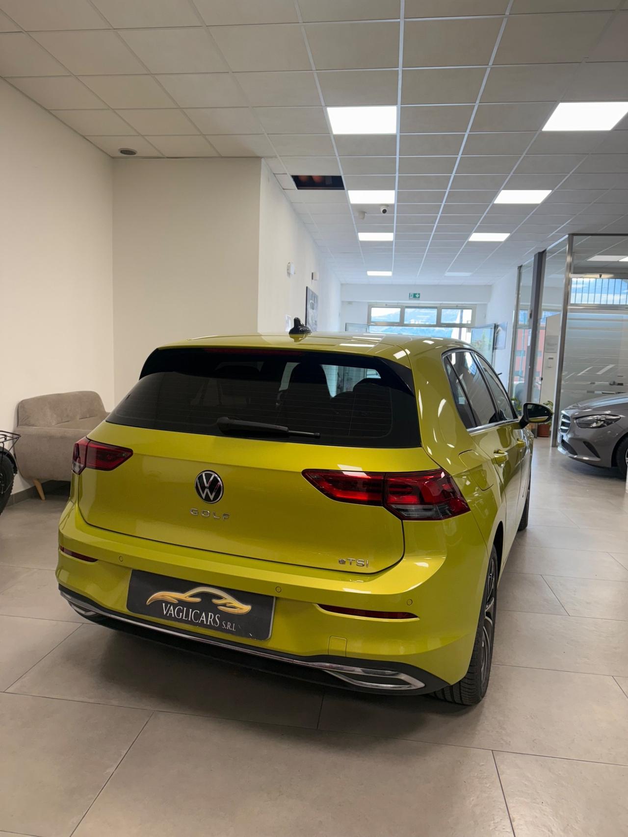 Volkswagen Golf 1.5 eTSI 130 CV EVO ACT DSG R-Line