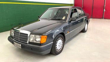 Mercedes-Benz Serie 200-320 200 E