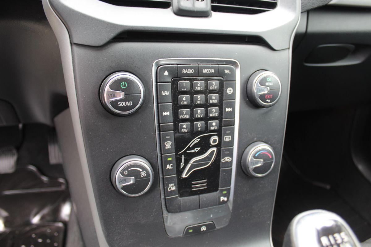 VOLVO - V40 - D2 R-design Kinetic