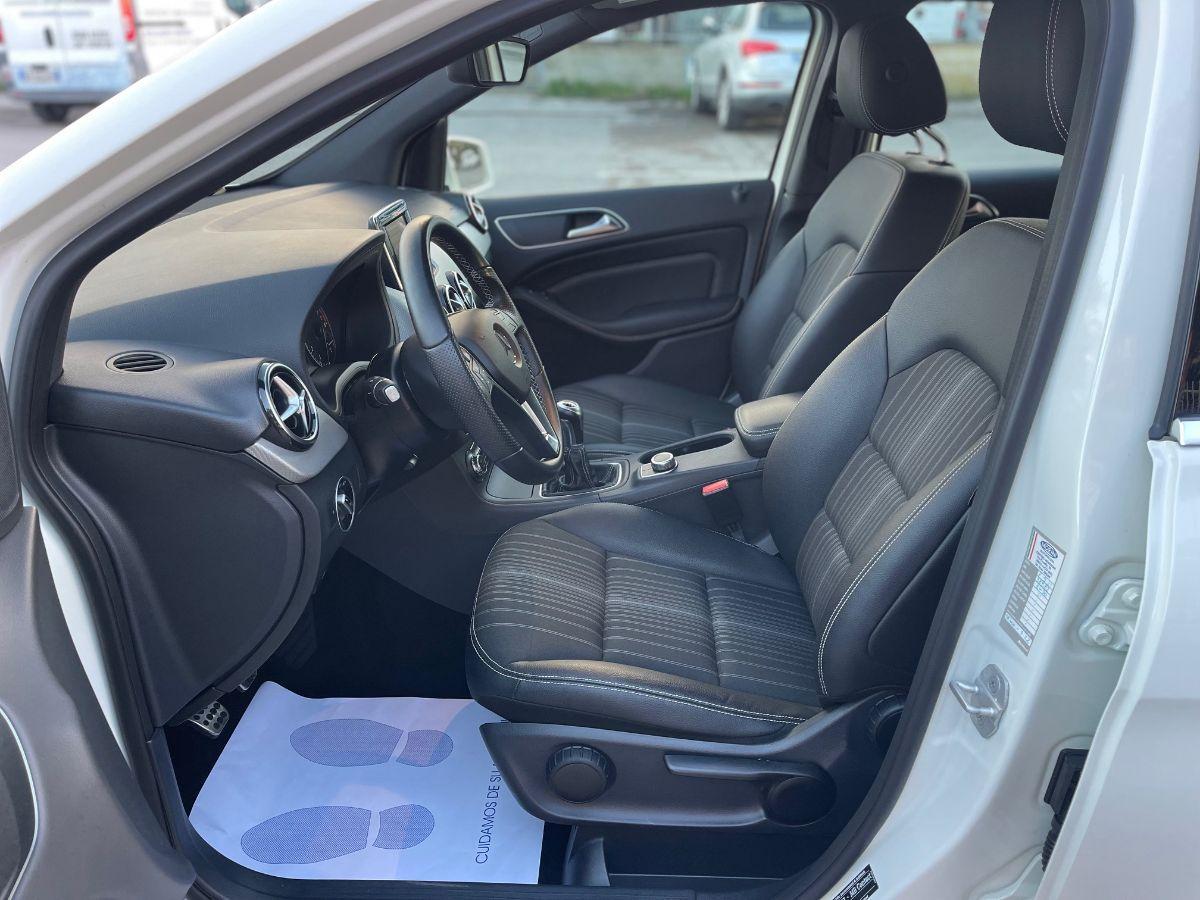 MERCEDES - Classe B - 180 Premium