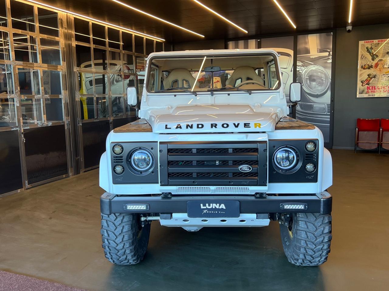 Land Rover Defender 110 2.4 TD4 High Capacity Pick Up E "The world's style"