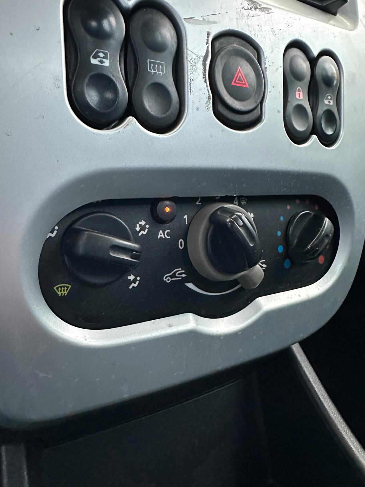 Dacia Sandero 1.4 Benz/gpl di serie, buoni condizioni generali