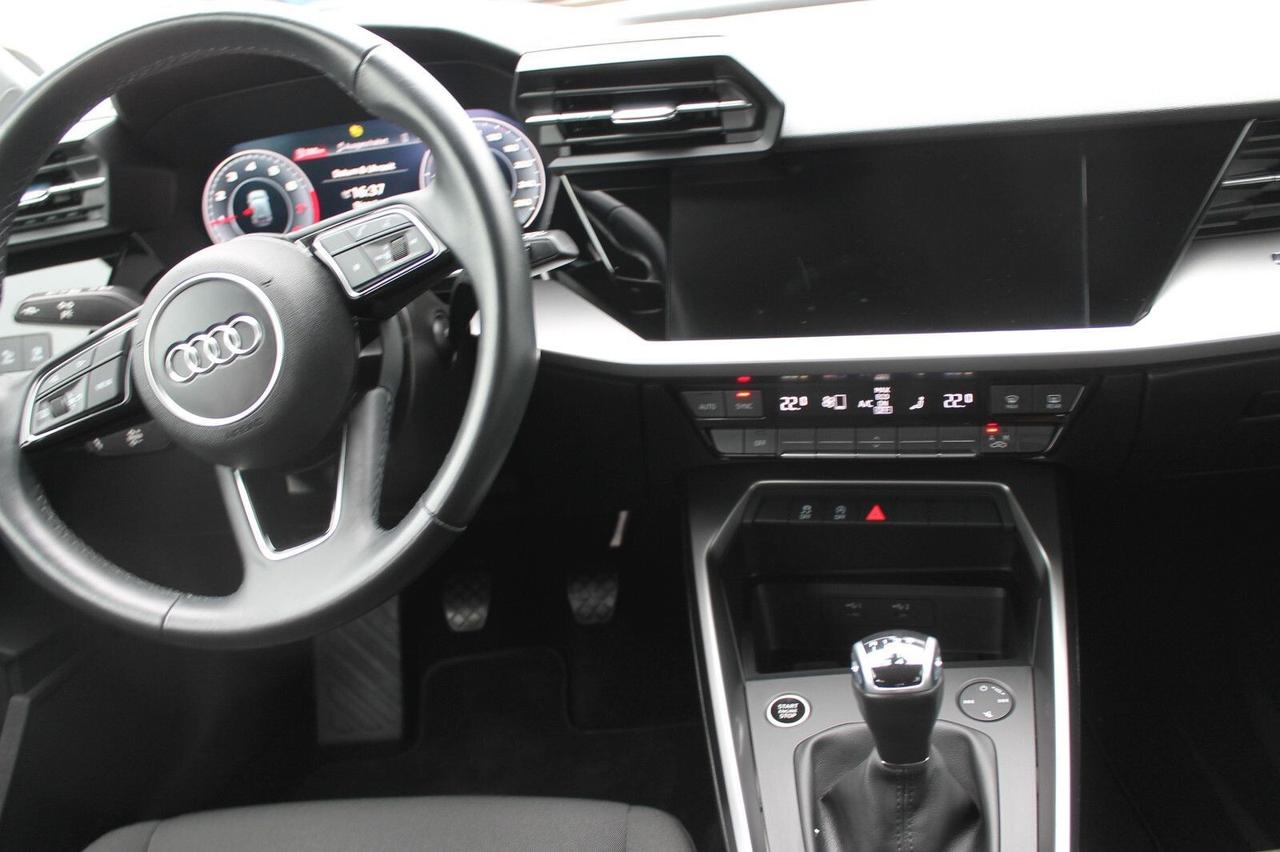 Audi A3 SPB 30 TFSI S line edition