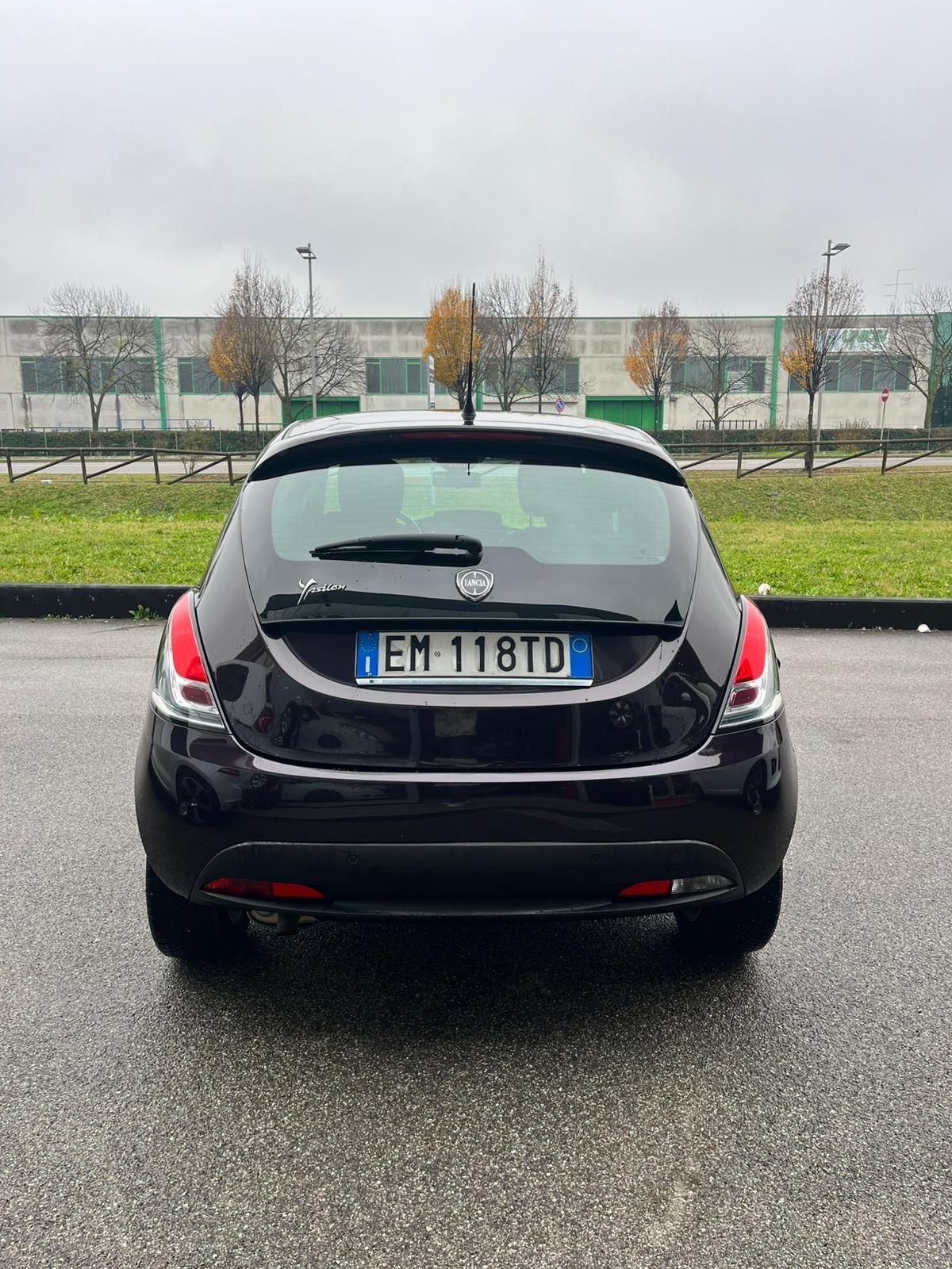 Lancia Ypsilon 1.3 MJT 75 CV Neopatentati