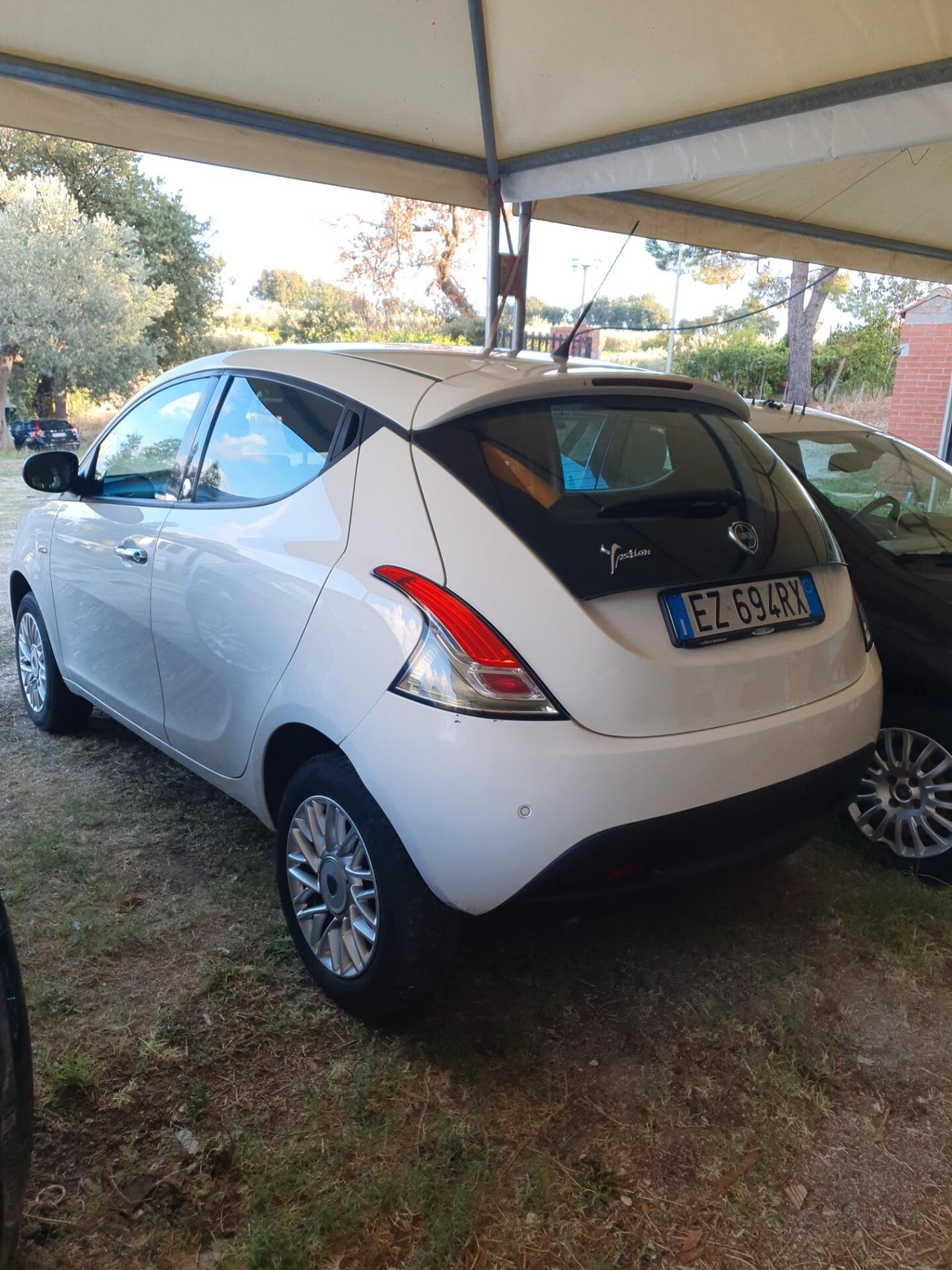 SUPER OCCASIONE: Lancia Ypsilon full, Turbo/Metano - Interni come NUOVI!