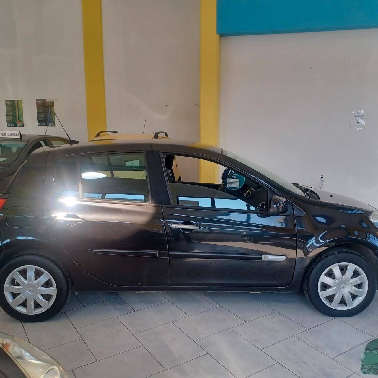 128.548KM CLIO 1.2 PERFETTA OK NEOPATENTATI