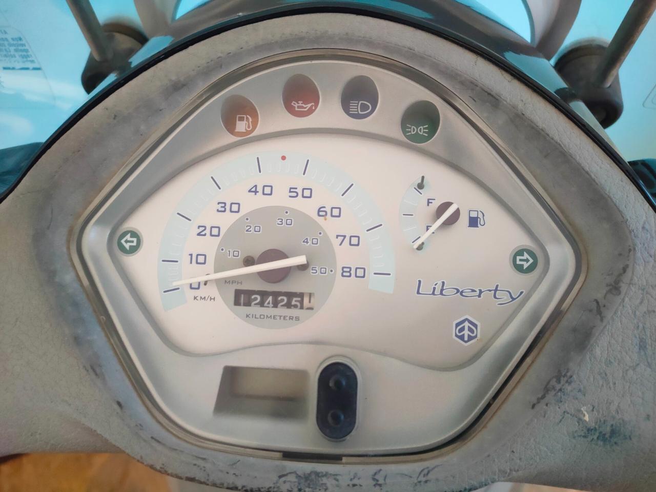Piaggio Liberty 50 4T - con parabrezza alto e bauletto