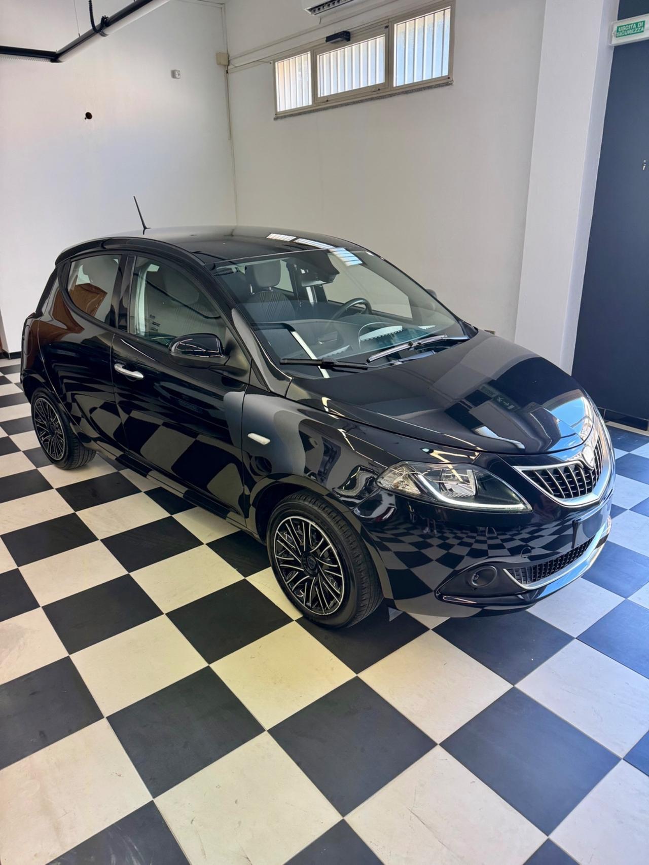 Lancia Ypsilon 1.0 FireFly 5 porte S&S Hybrid Gold