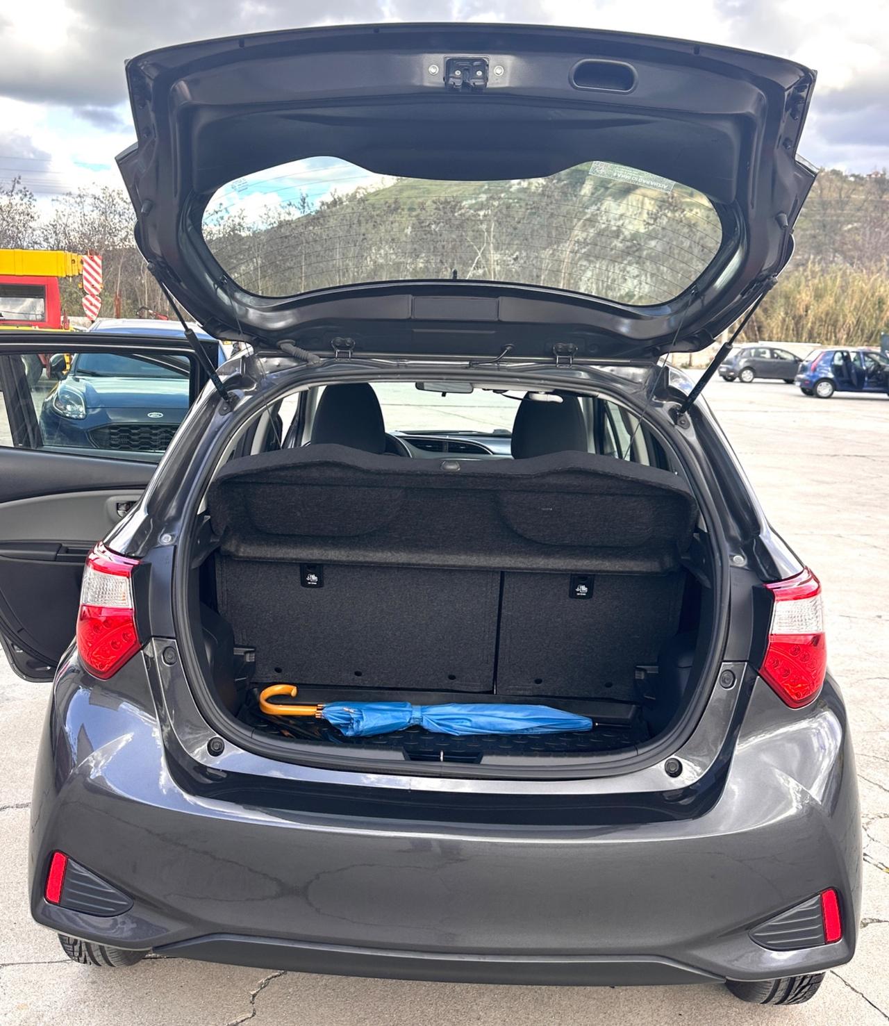 Toyota Yaris 1.5 BENZ/Hybrid 101cv 5p Lounge AUTOMATICA