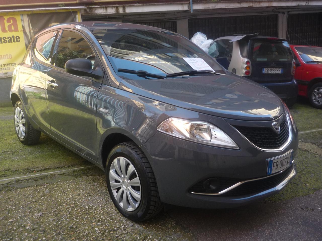 Lancia Ypsilon 0.9 TwinAir 85 CV 5 porte Metano Ecochic Silver