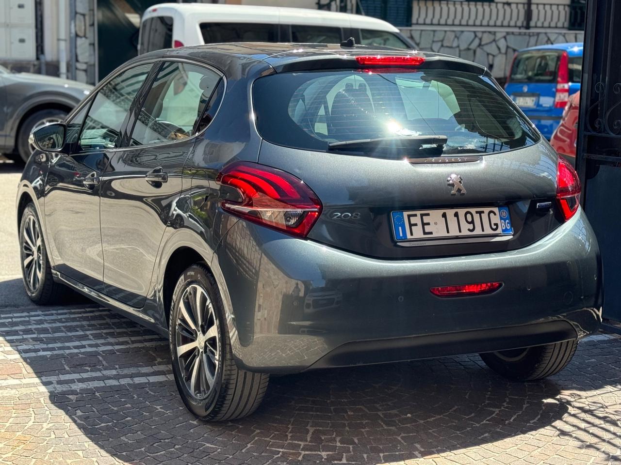 Peugeot 208 PureTech 82 5 porte Allure