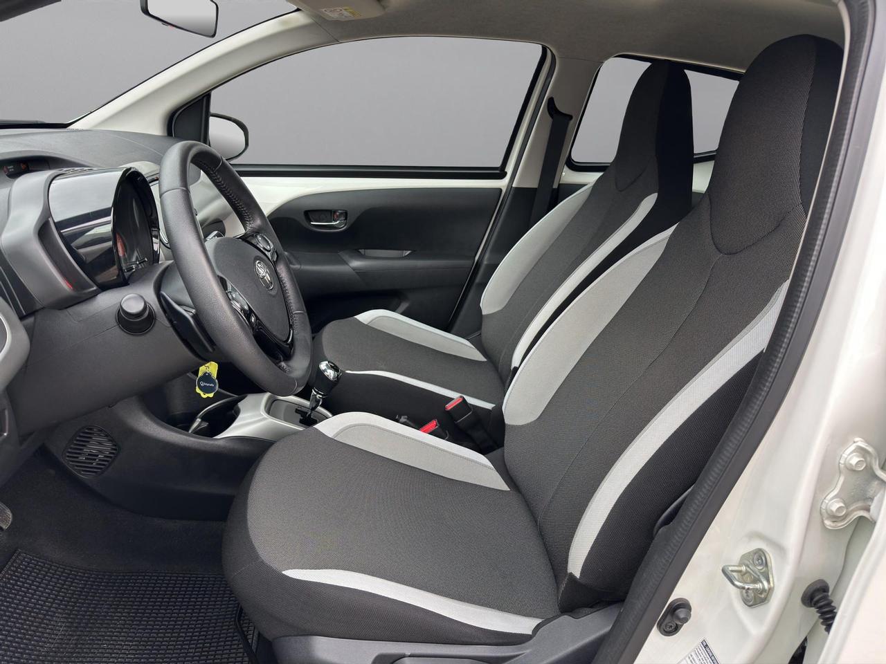 Toyota Aygo 5p 1.0 x-play m-mt