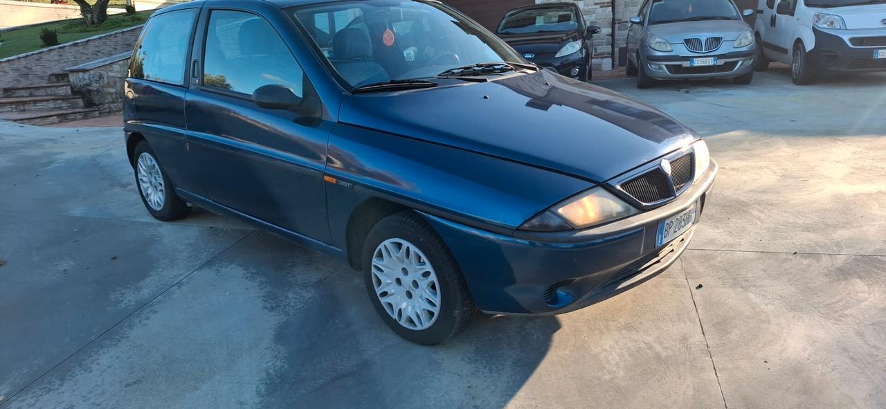 Lancia Y 1.1i cat Elefantino Blues