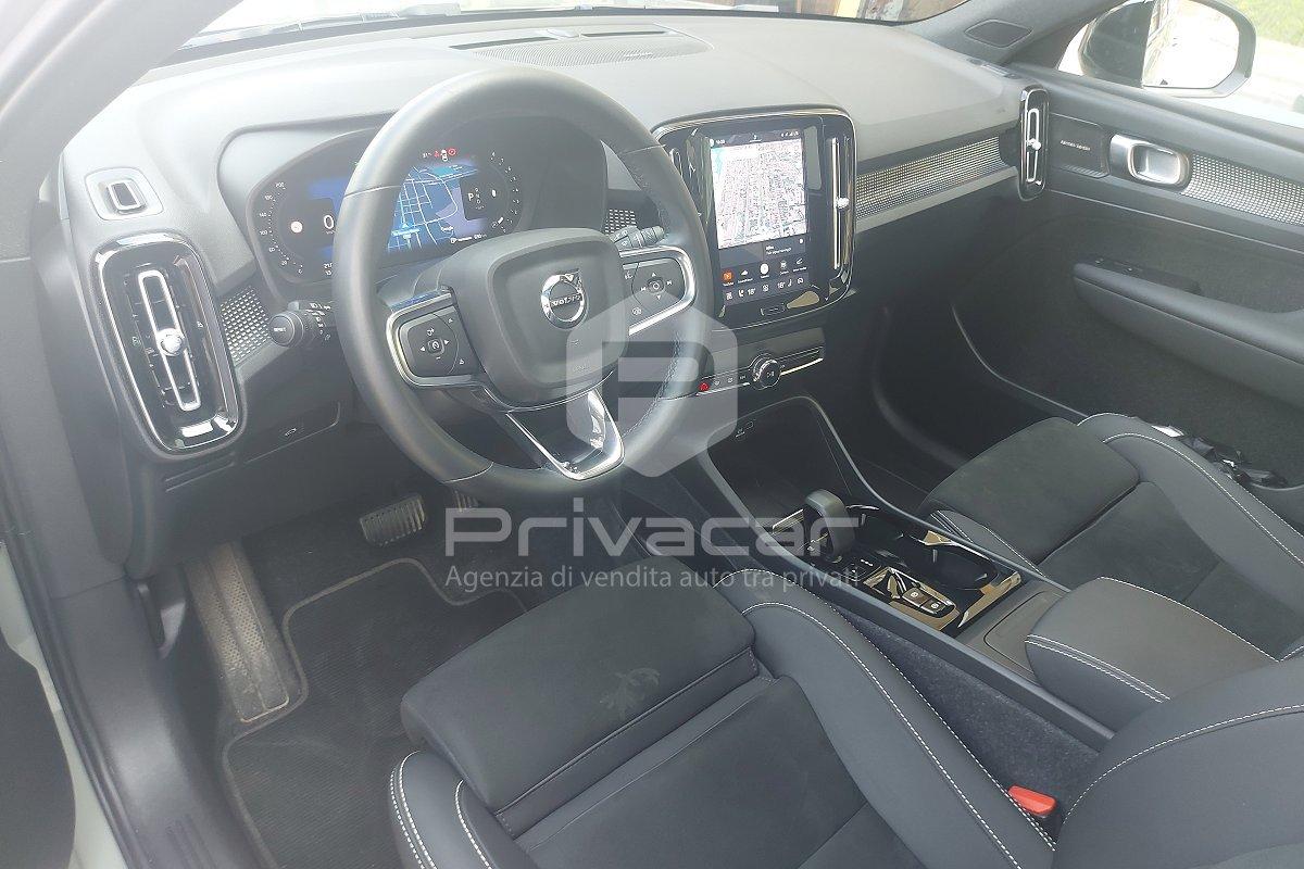 VOLVO XC40 B3 automatico Ultra Dark