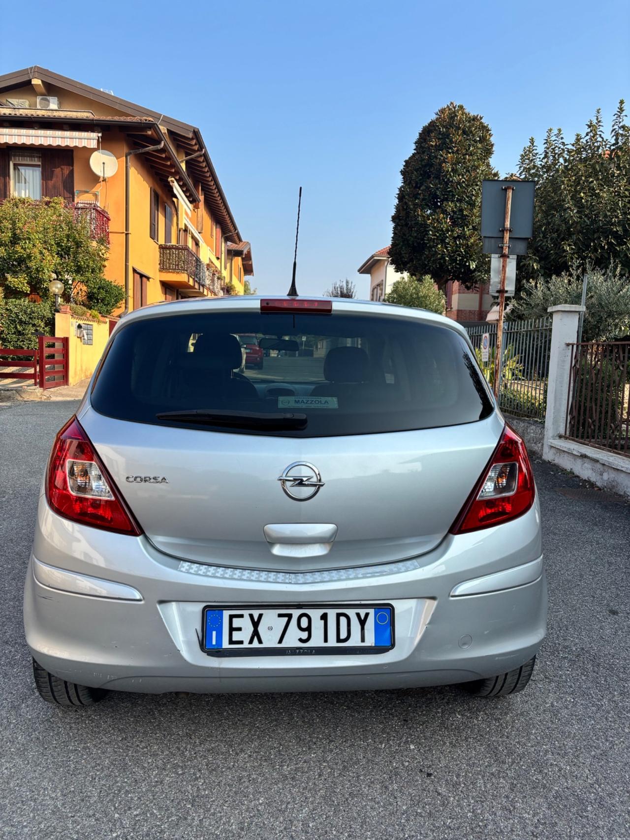 Opel Corsa 1.2 5 porte Sport
