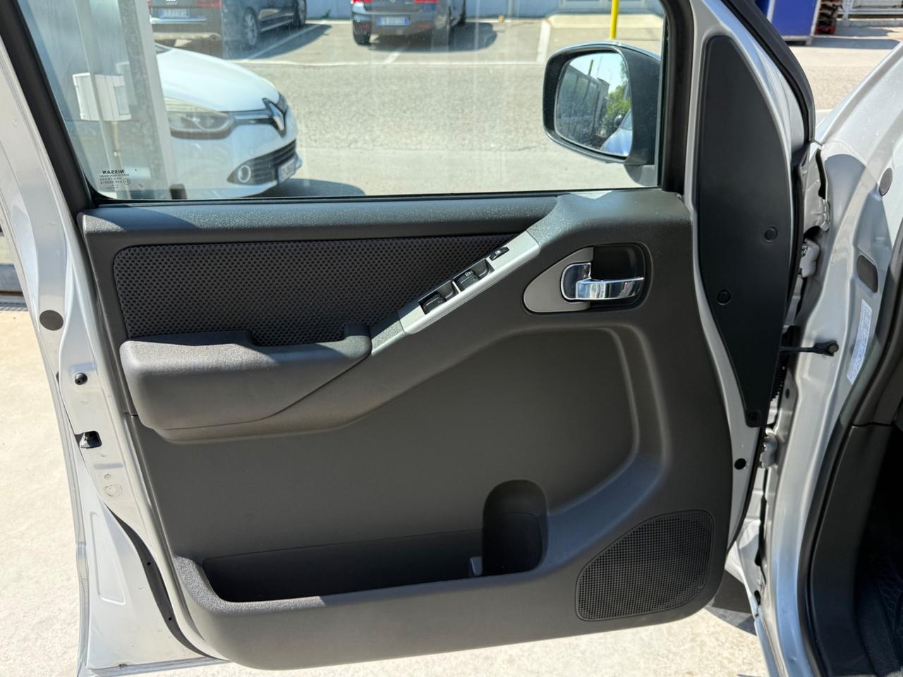 Nissan Navara 2.5 dCi 4 porte Double Cab LE