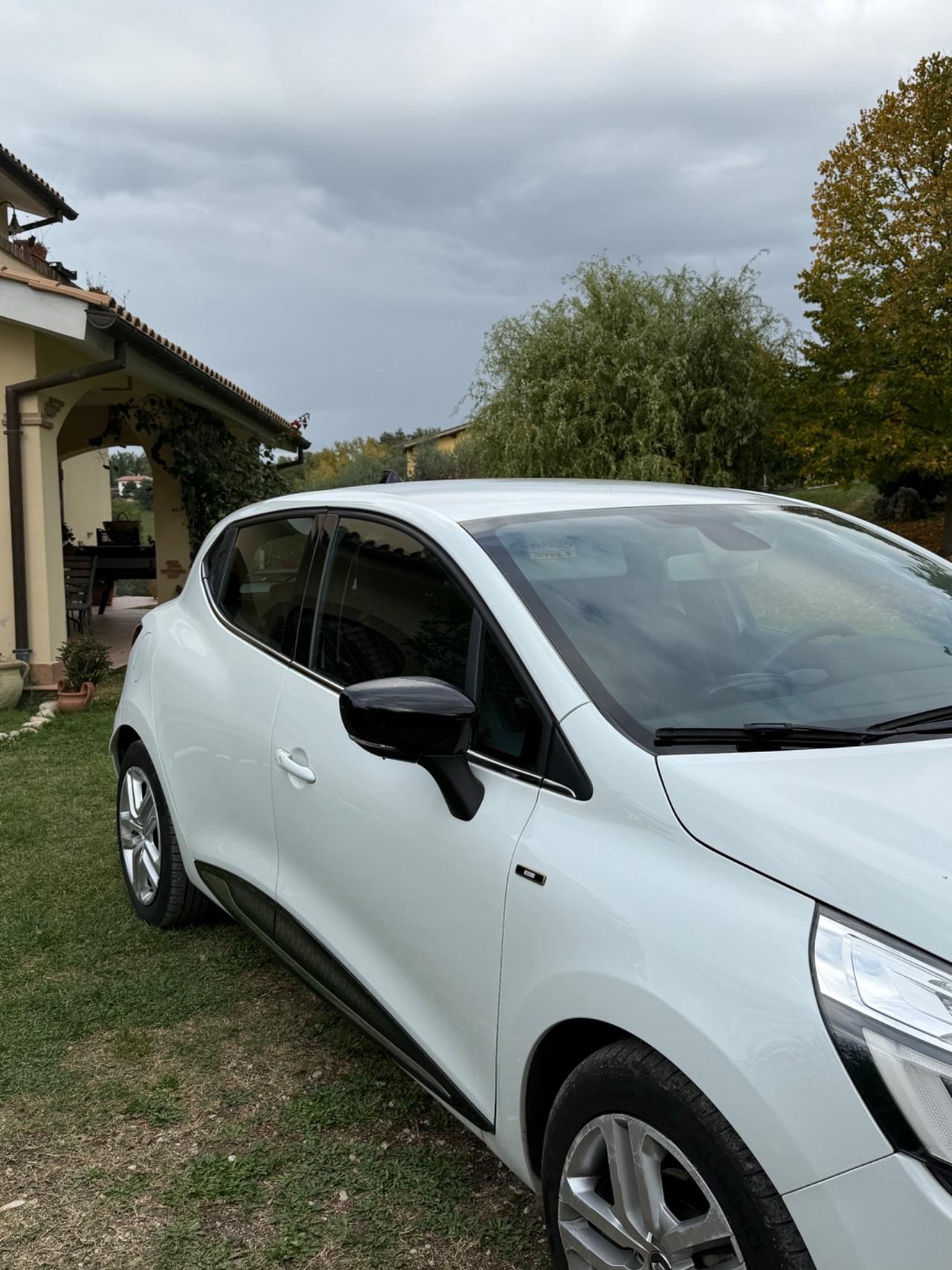 Renault Clio dCi 8V 90 CV EDC 5 porte Moschino Life