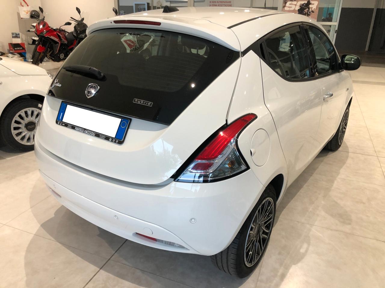 Lancia Ypsilon 1.0 FireFly 5 porte S&S Hybryd Gold