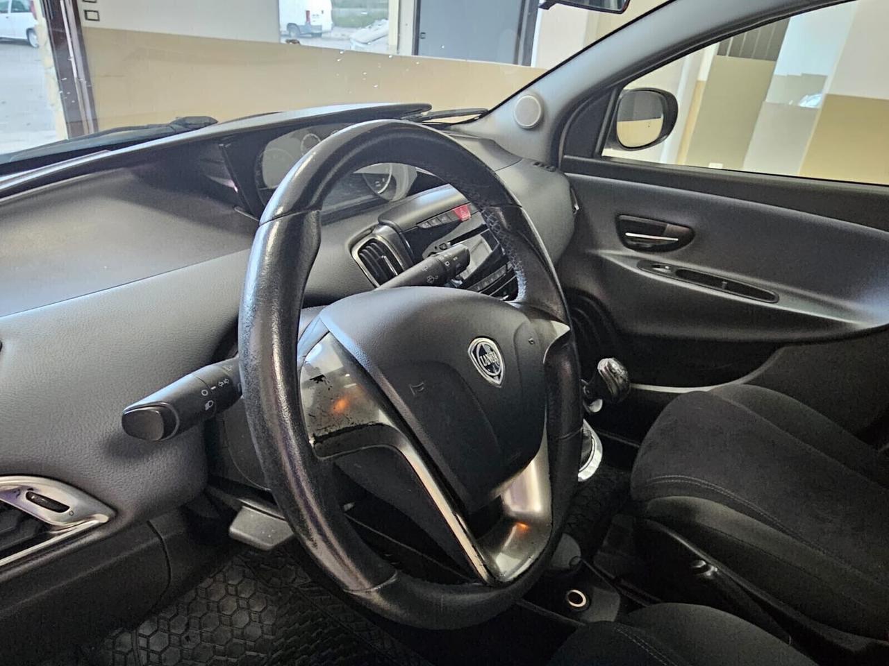 Lancia Ypsilon 1.2 69 CV 5 porte GPL Ecochic Silver