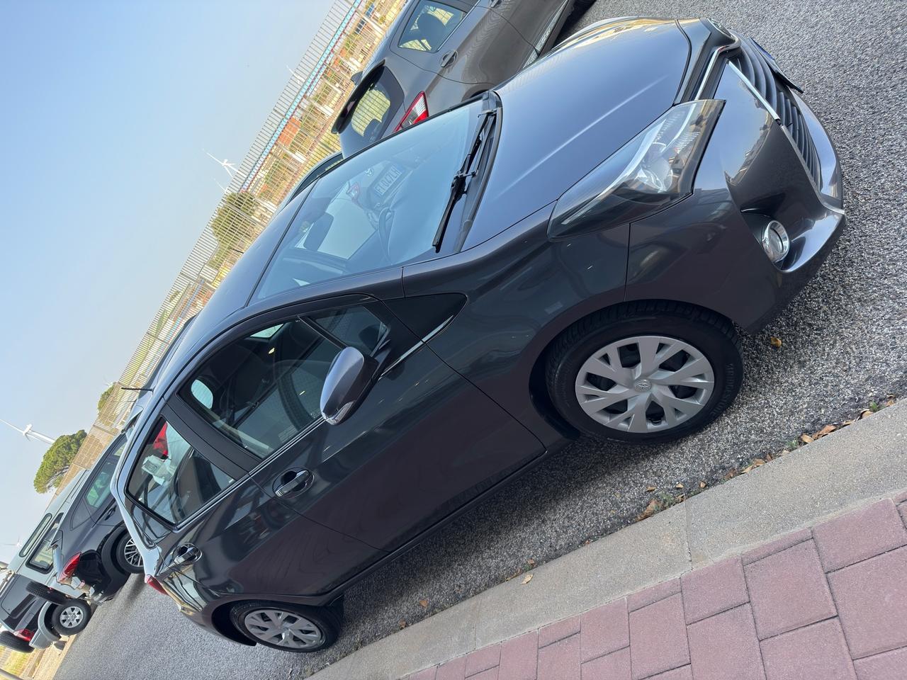Toyota Yaris 1.4 D-4D 5 porte Active my16"