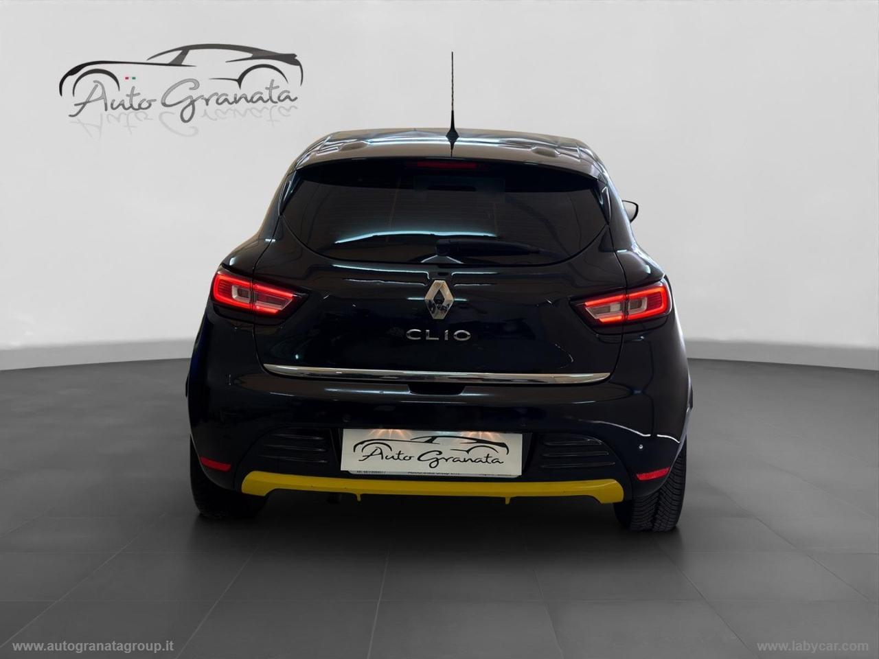 RENAULT Clio TCe 12V 90CV 5p. Moschino Intens RS LINE!