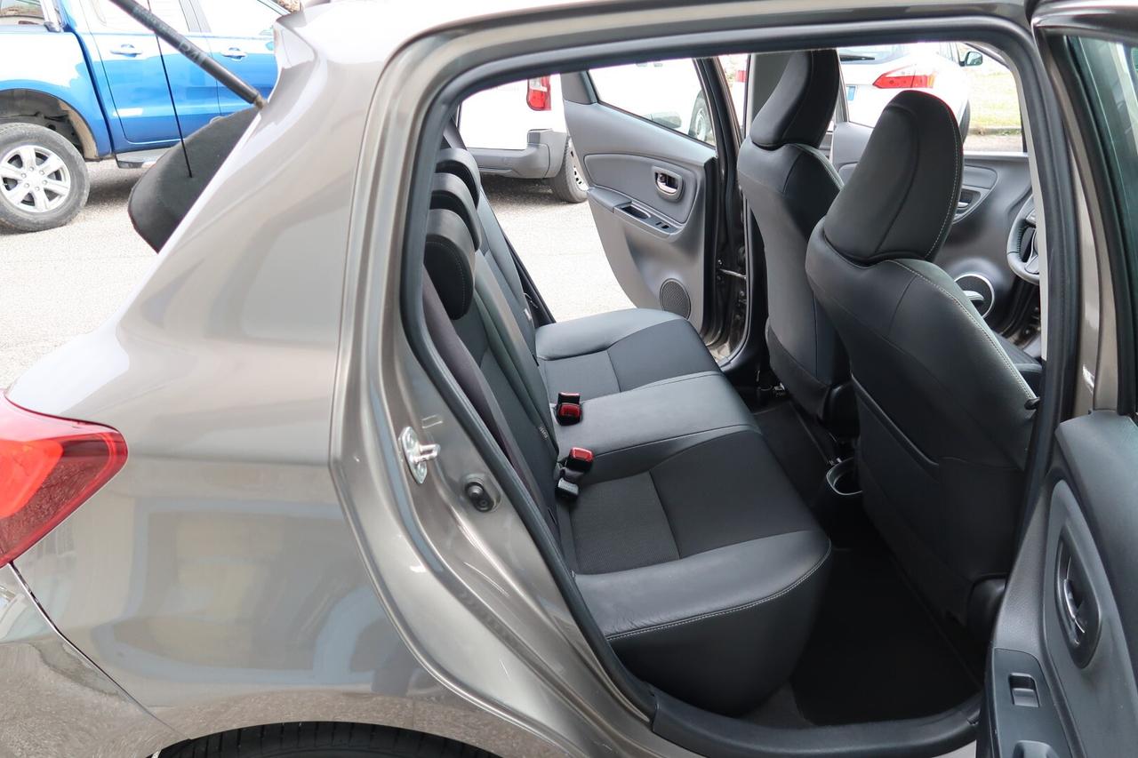 Toyota Yaris 1.3 5 porte Lounge Automatica