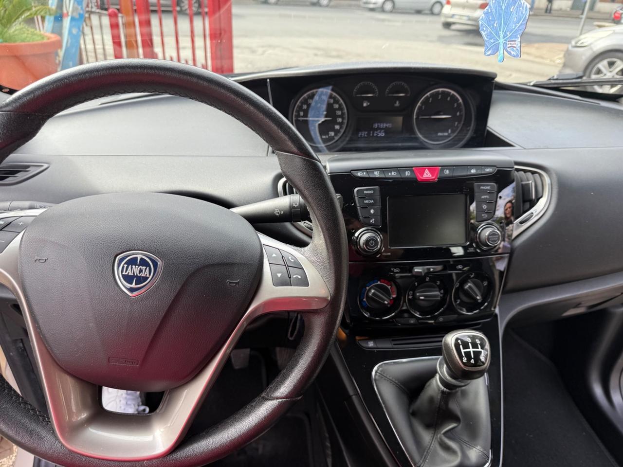 Lancia Ypsilon 1.2 69 CV 5 porte Unyca limited edition