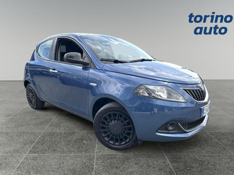 Lancia Ypsilon 1.0 FireFly 5 porte S&S Hybrid Silver