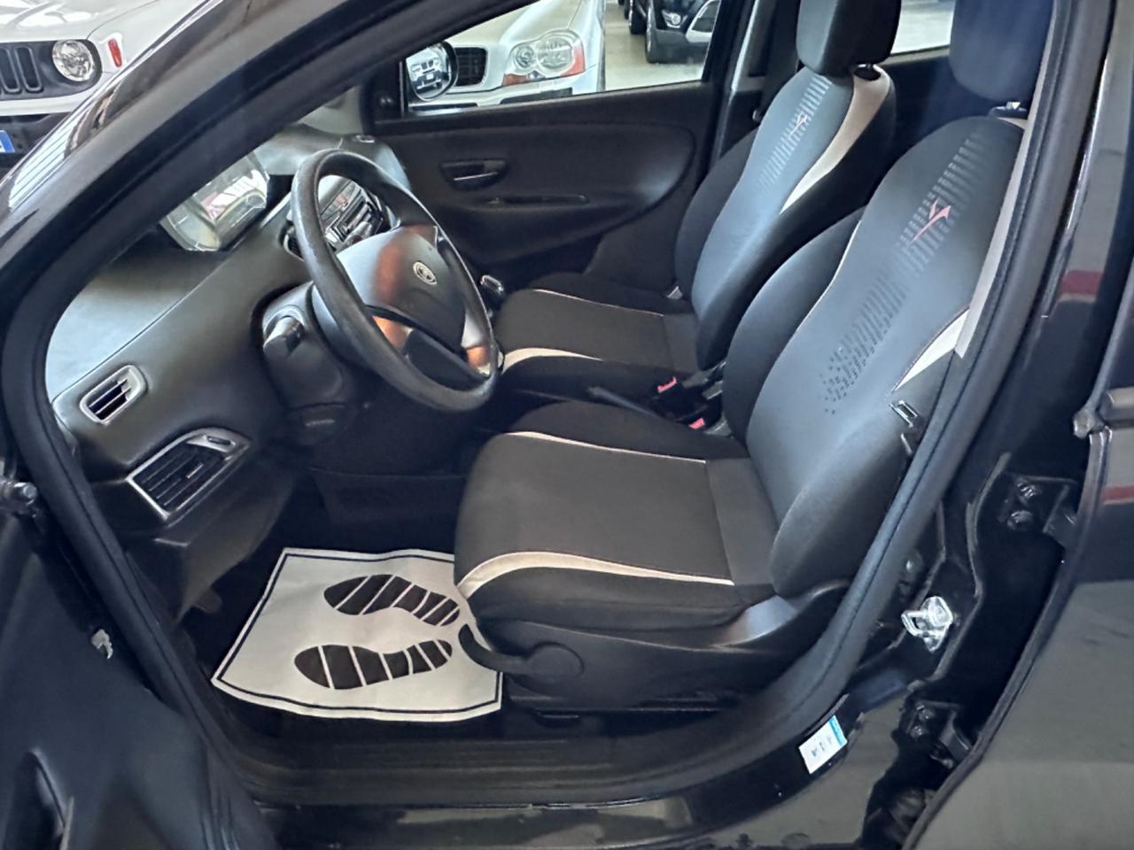 Lancia Ypsilon 1.2 69 CV 5 porte Gold