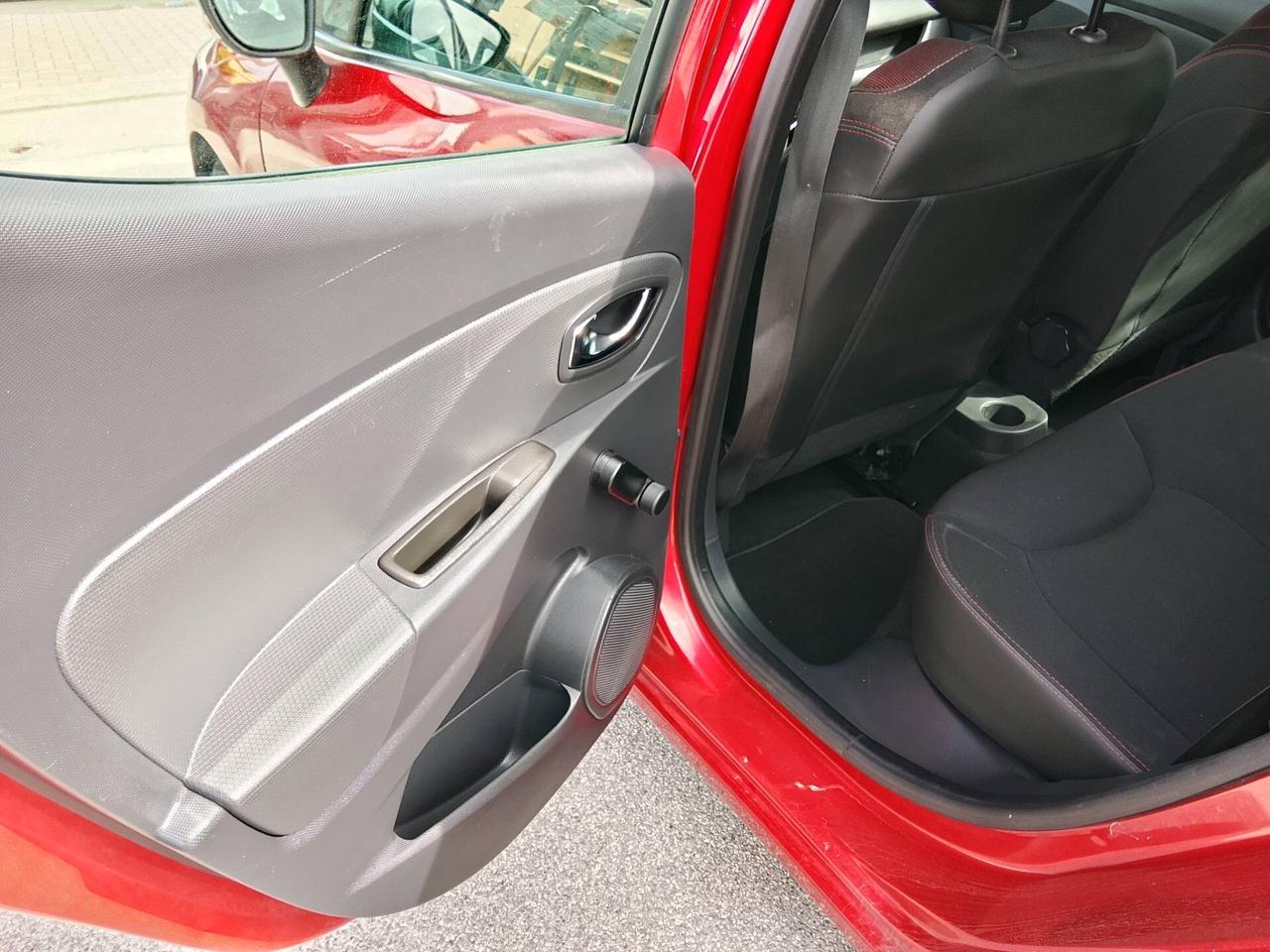 Renault Clio 1.2 100K KM!