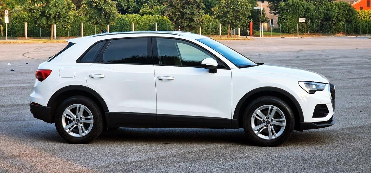 Audi Q3 35 TDI S tronic Business
