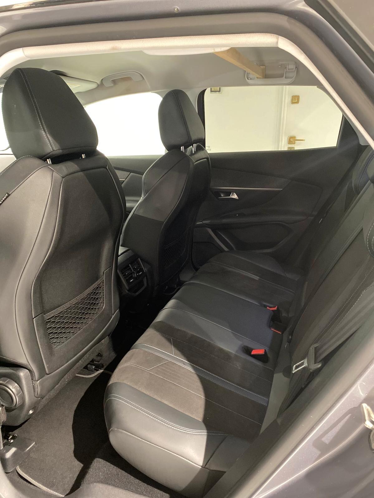 Peugeot 3008 BlueHDi 130 S&S EAT8 Allure