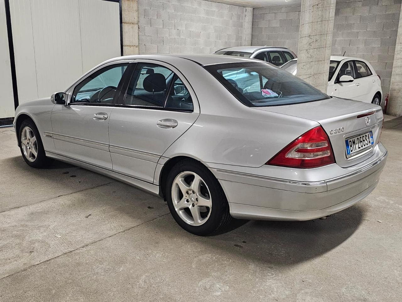 Mercedes-benz C 200 benzina