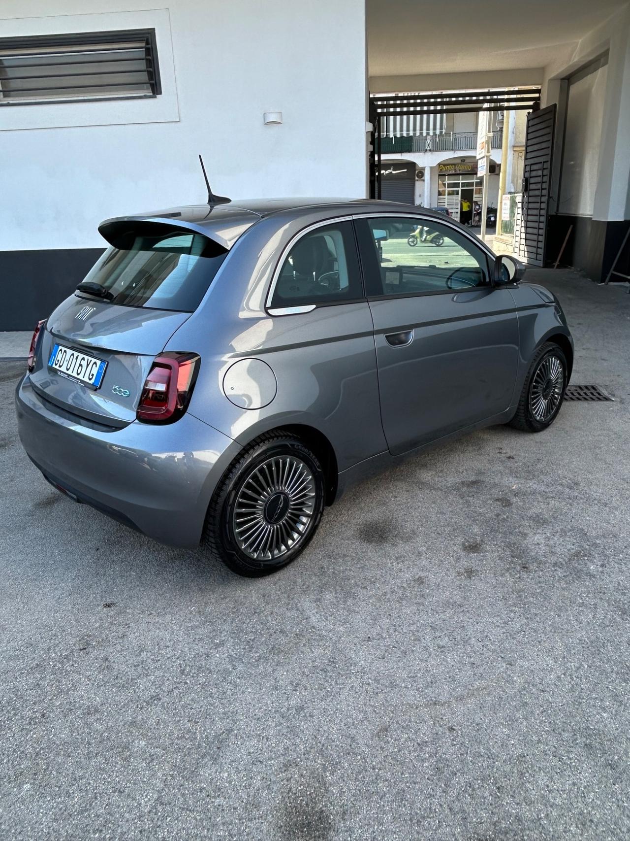 Fiat 500 500e Berlina 42 kWh Icon