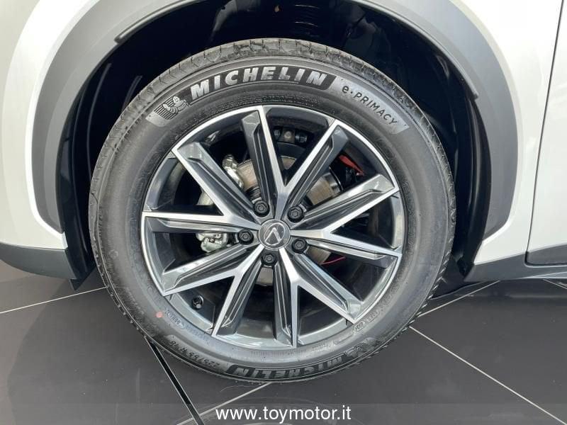 Lexus LBX Hybrid Emotion