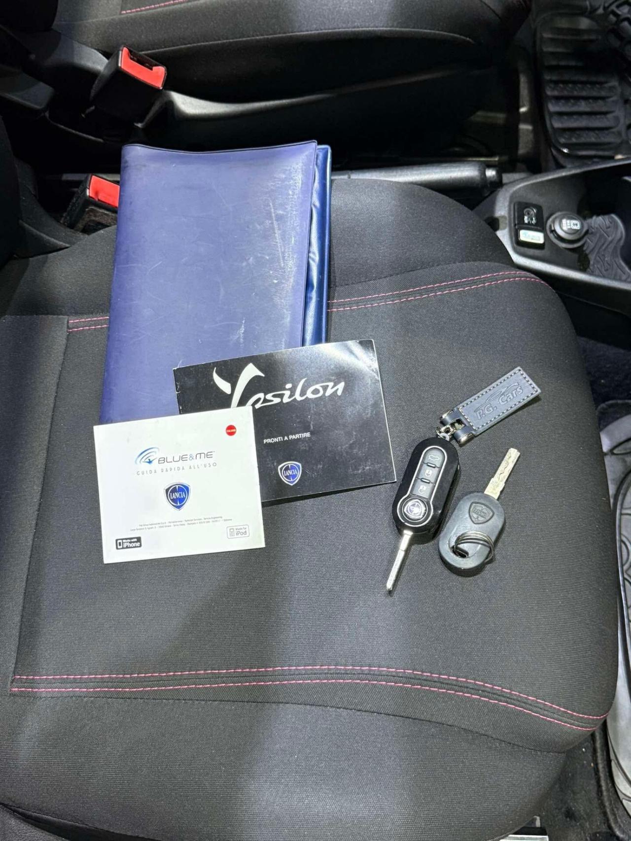 Lancia Ypsilon 1.2 69 CV london Paris