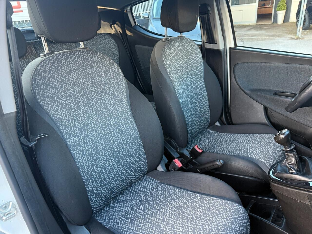 Lancia Ypsilon 1.0 FireFly 5 porte S&S Hybrid Ecochic Silver