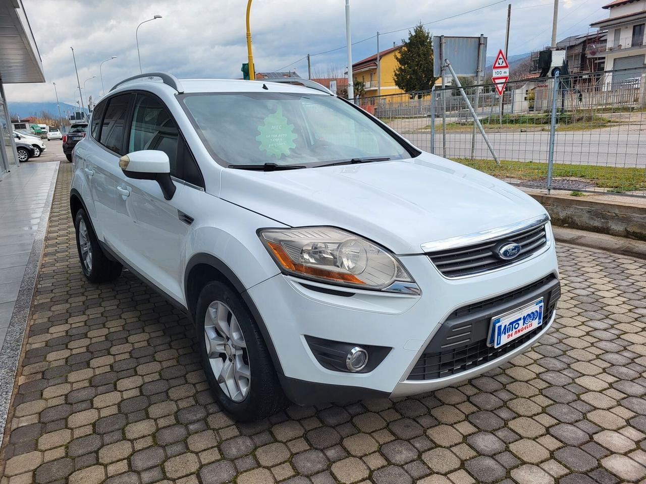 FORD KUGA TITANIUM 2WD 136cv NAVIGATORE / DISPLAY TOUCH / BLUETOOTH / DVD