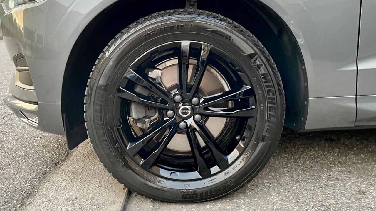VOLVO XC60 B4 AWD 2.0 GEARTRONIC MOMENTUM PRO 197CV - FULL LED, SEDILI ELETTRICI, CARPLAY