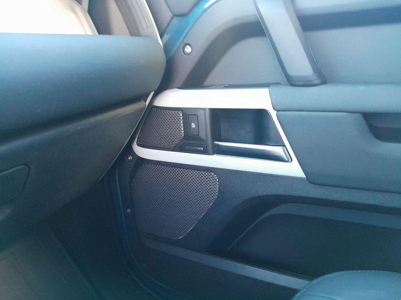 Land Rover Defender 3.0D I6 200 110 X-DYNAMIC SE AWD 7POSTI