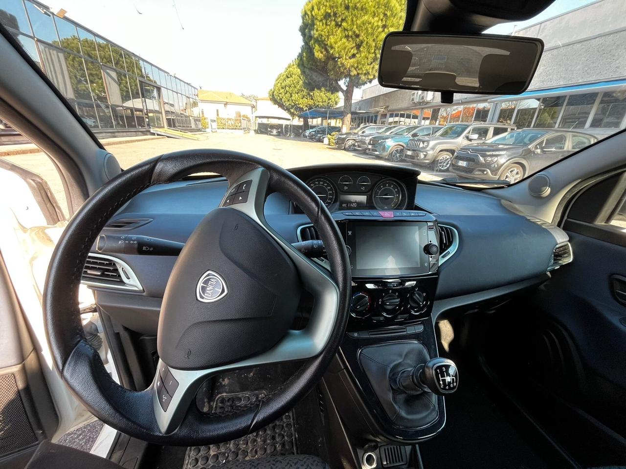 Lancia Ypsilon 1.0 FireFly 5 porte S&S Hybrid Gold