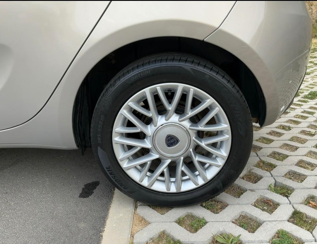 Lancia Ypsilon 1.2 69 CV 5 porte Gold-full-
